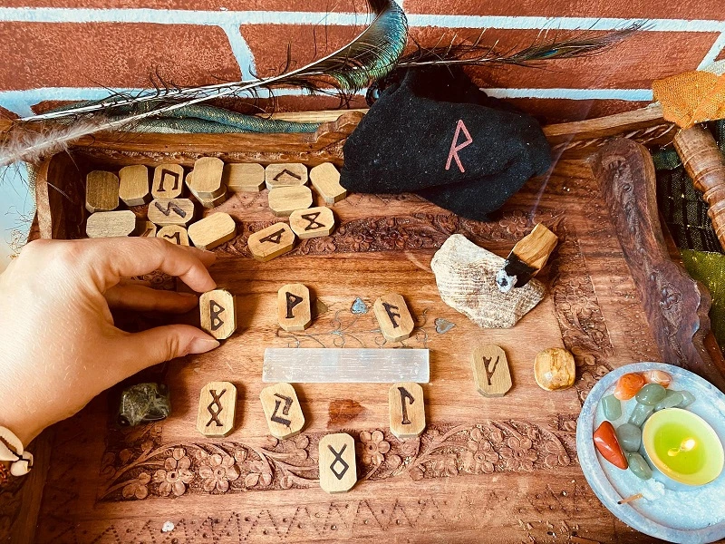 Studio Rebecca Natura, Tarologia Evolutiva, Metagenealogia, Rune